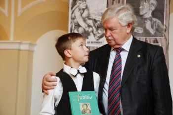 Альберт Лиханов и Александр Решетников, воспитанник детского дома «Южный», участник «малых» Лихановских чтений  «Летописец детского мира: творческий портрет писателя А.Лиханова»