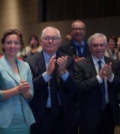 почётные гости конгресса – «детский омбудсмен» Анна Кузнецова, «детский доктор мира» Леонид Рошаль и «лидер Детского фонда» Альберт Лиханов.